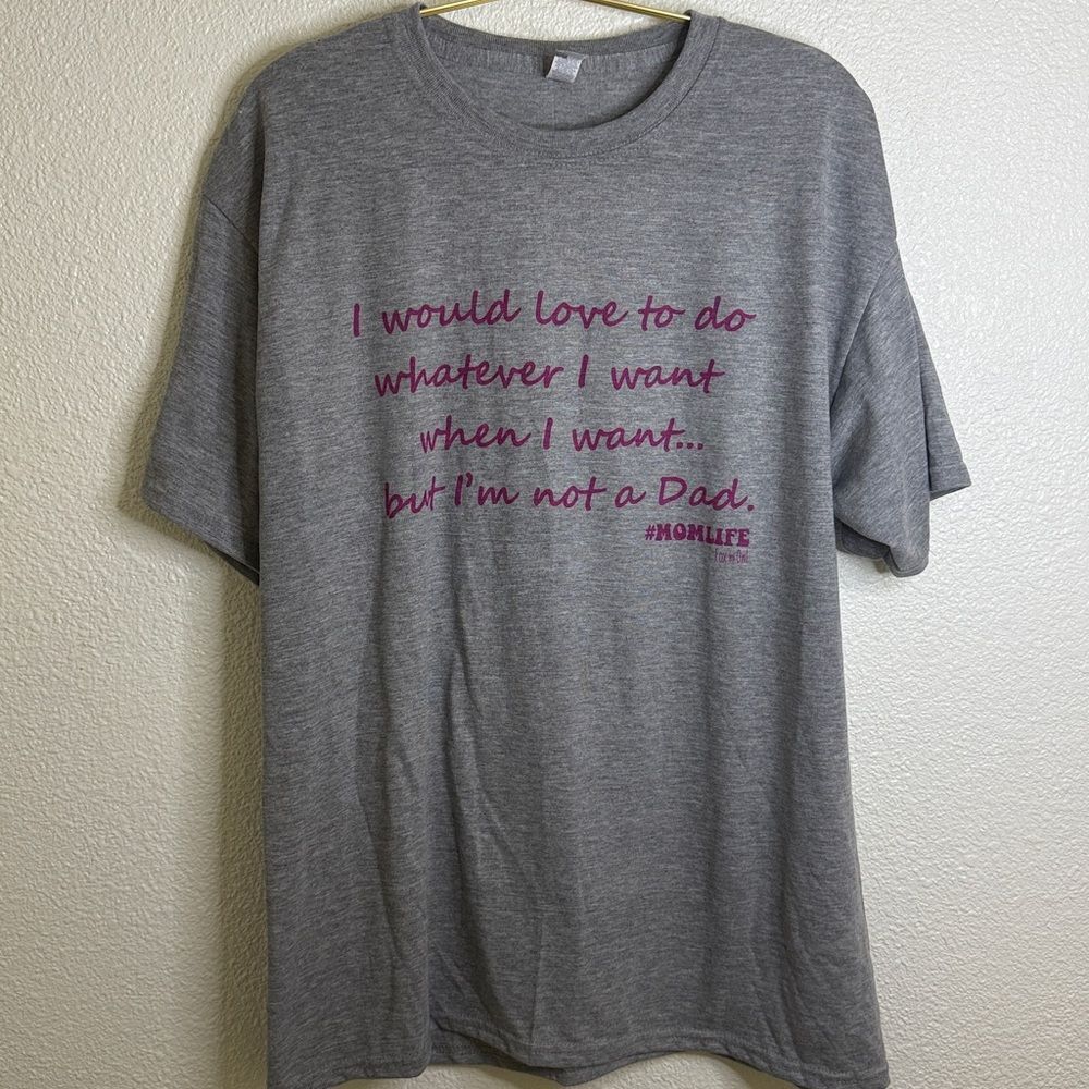 Gray MOMLIFE T-Shirt with Pink Graphic- large